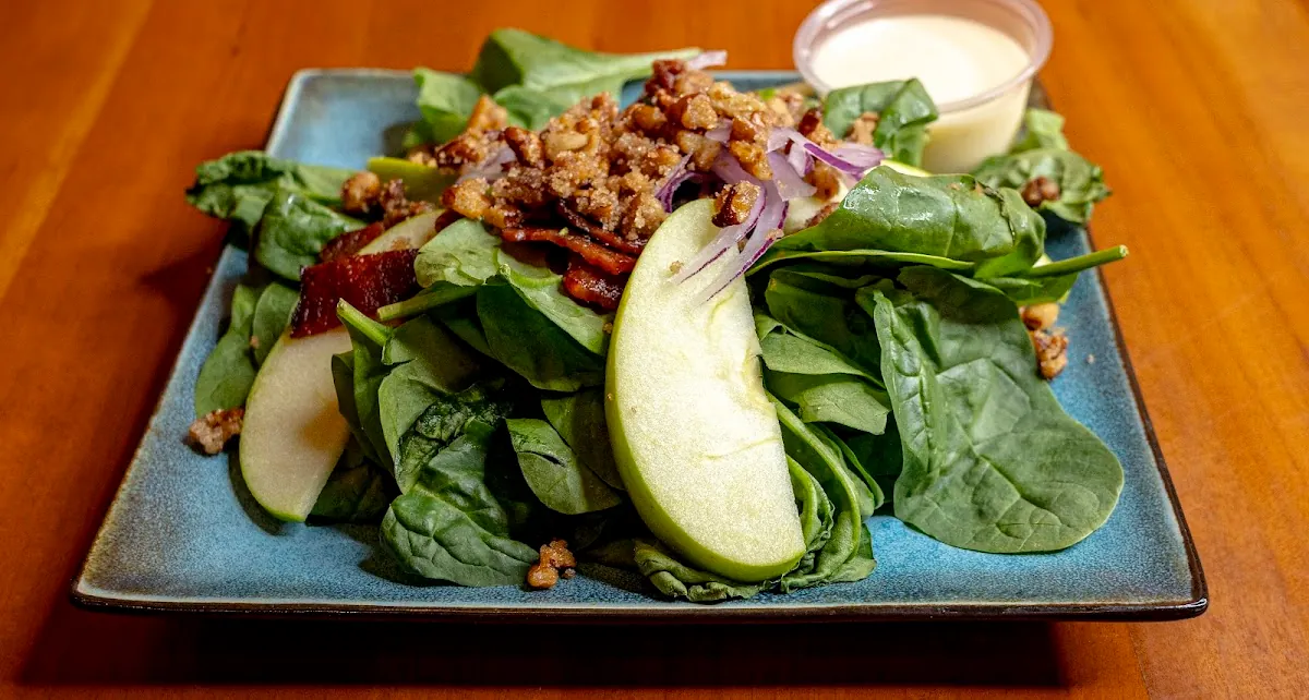 Spinach salad with candied pecans and Granny Smith apples